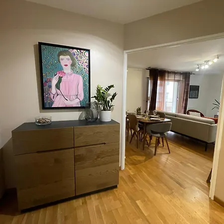 Apartment Superbe Appartement, 1er Etage Avec Ascenseur, A 5 Min Du Metro Avec Parking Gratuit *